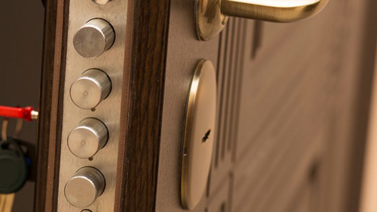 Lee más sobre el artículo ¿Cuánto vale cambiar la cerradura de una puerta blindada?